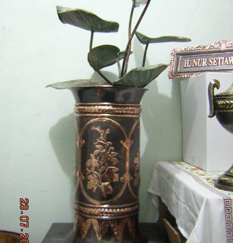 air mancur silinder daun antik ornamental