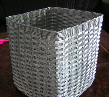 Keranjang anyaman kotak