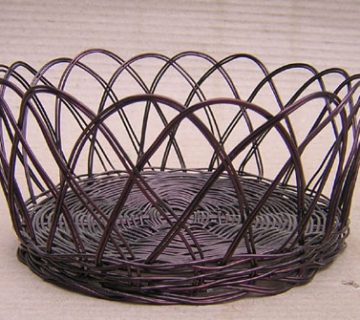 Anyaman mahkota hitam