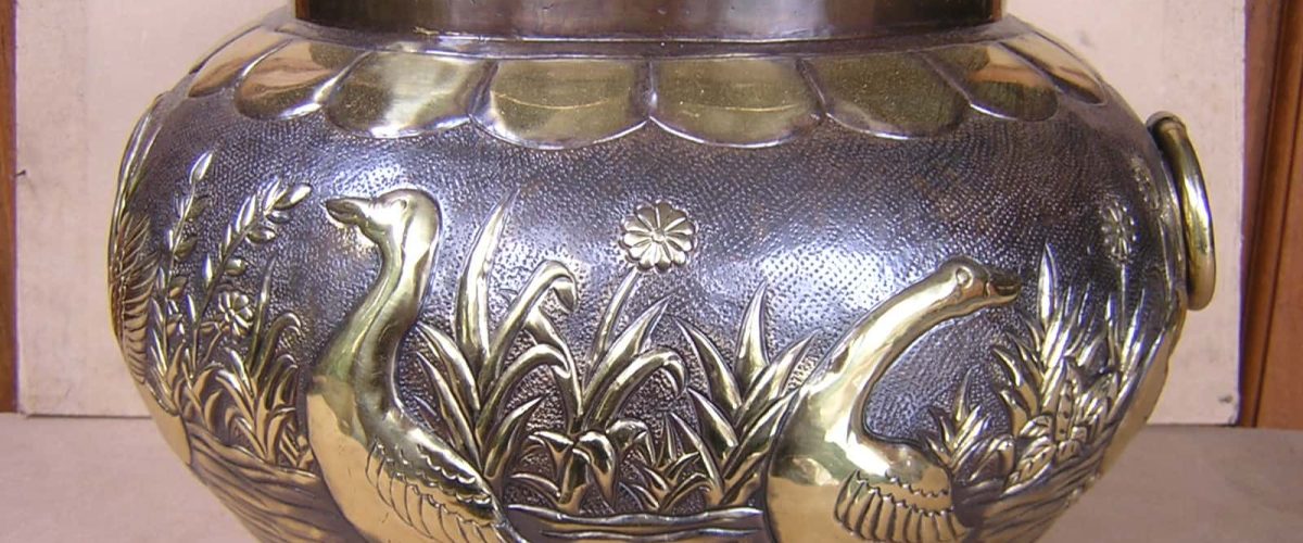 gentong antik motif angsa