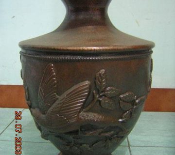 Guci ornamental merpati antik