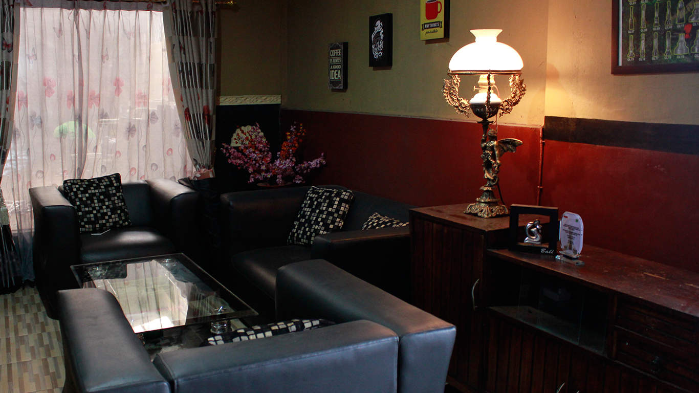 Lampu Meja Antik Ornamen Peri