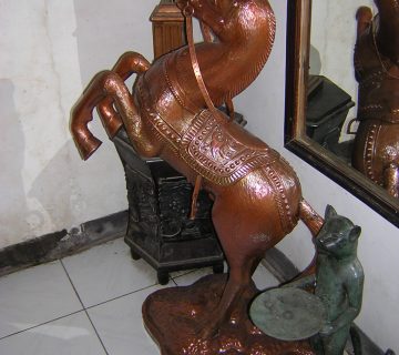 Patung Kuda Tembaga