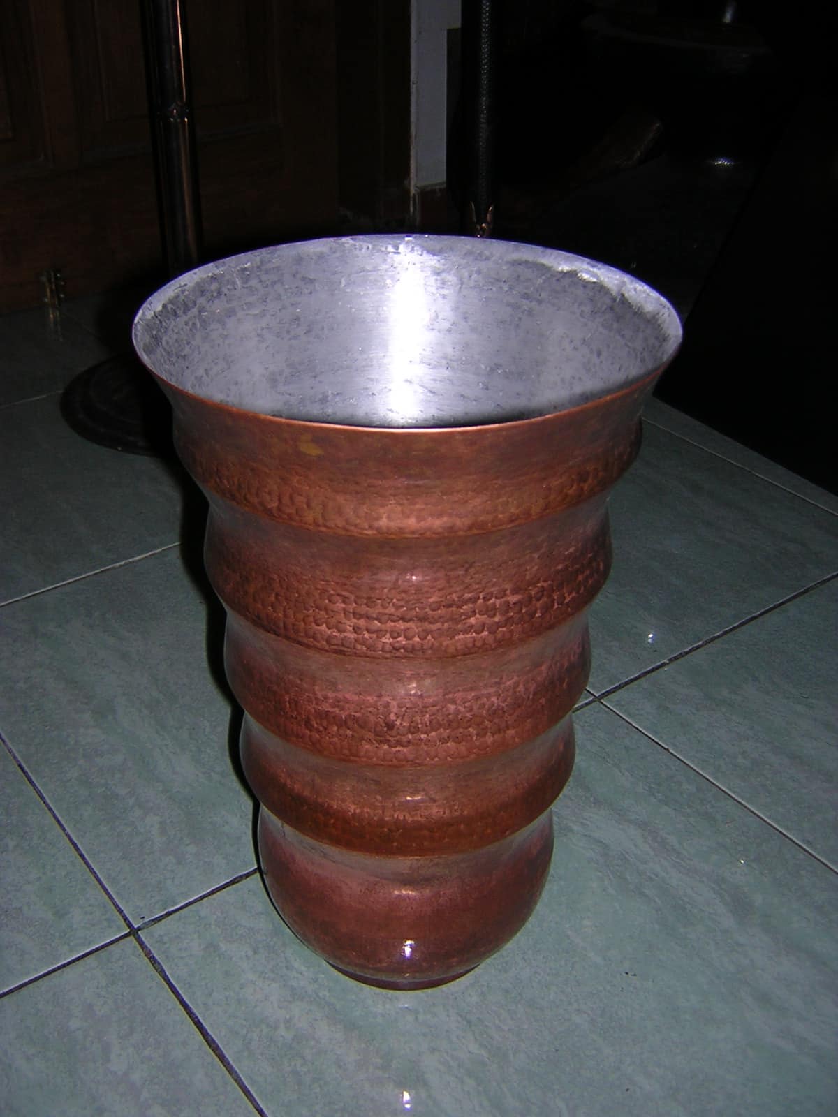 vas tembaga antik