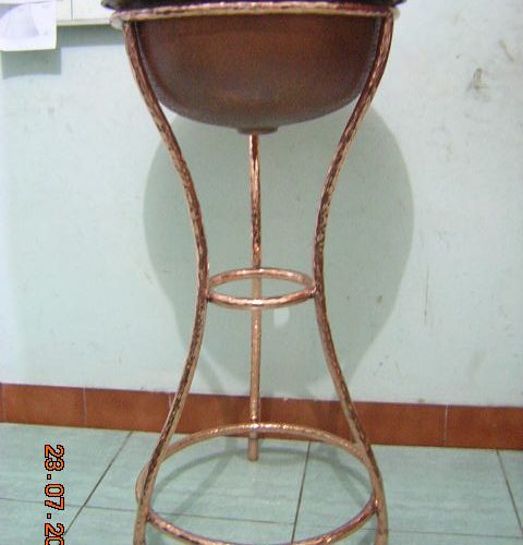 Wastafel Tembaga Stand Antik