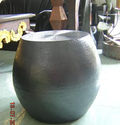 Meja Lonjong Minimalis