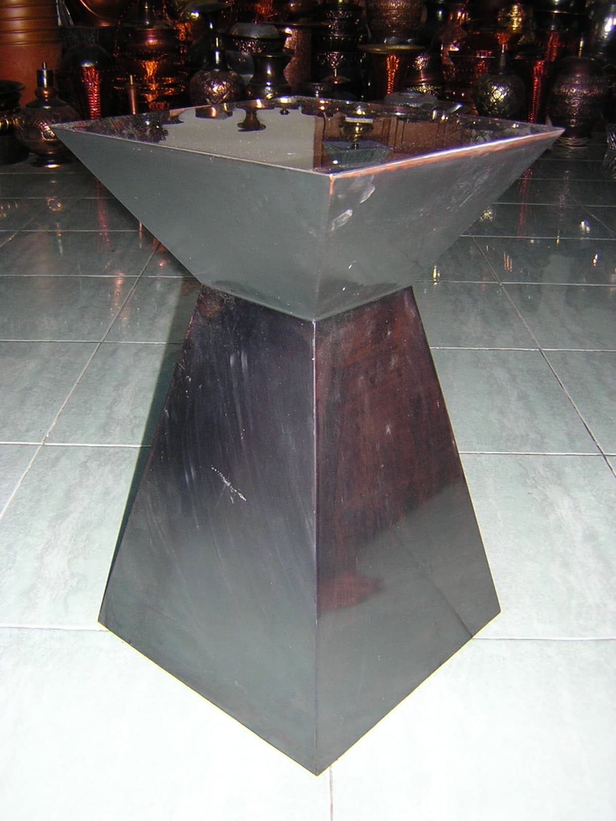 Meja Prism Reflected Polos