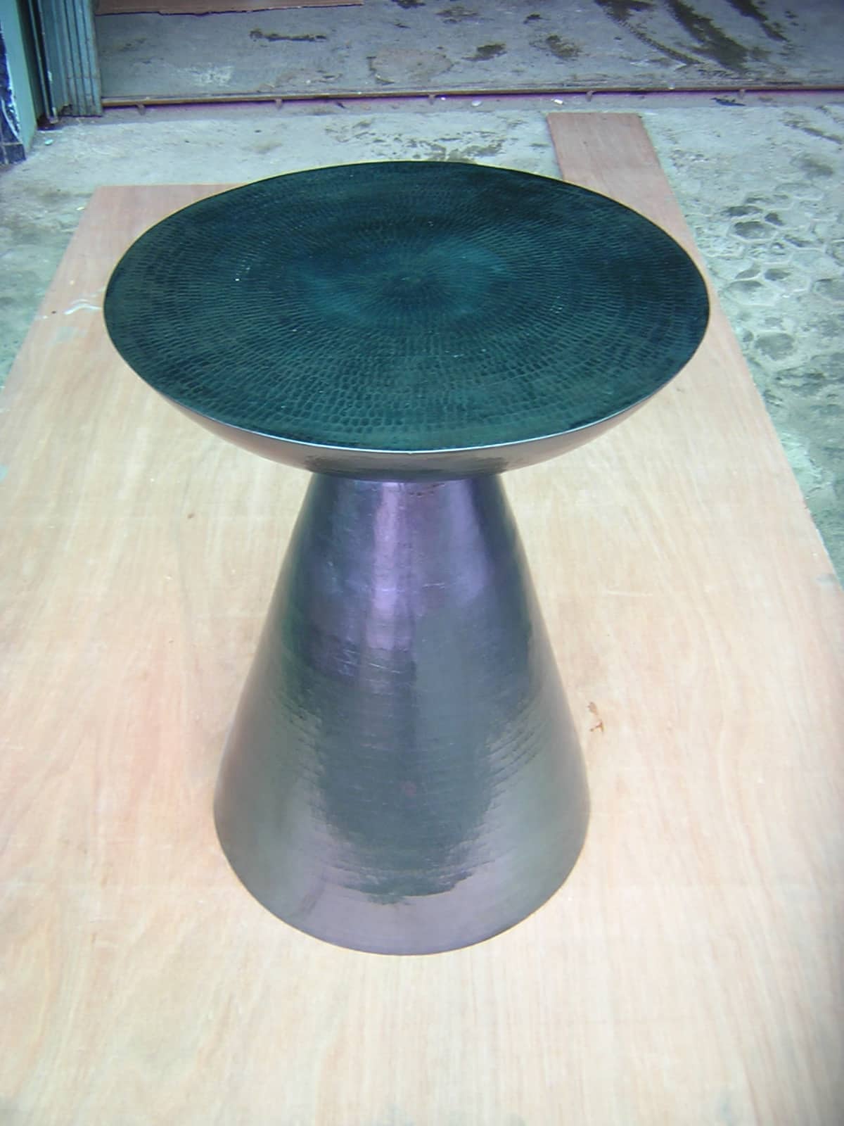 Meja Tembaga Stand Antik V2