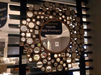 Cermin Lingkaran Frame Acak