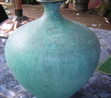 Gentong antik warna biru