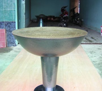 Meja Tembaga Stand Antik