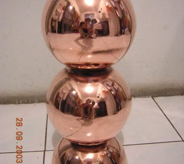 Pajangan Bola Tembaga Tumpuk