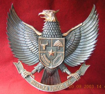 Patung Burung Garuda Antik