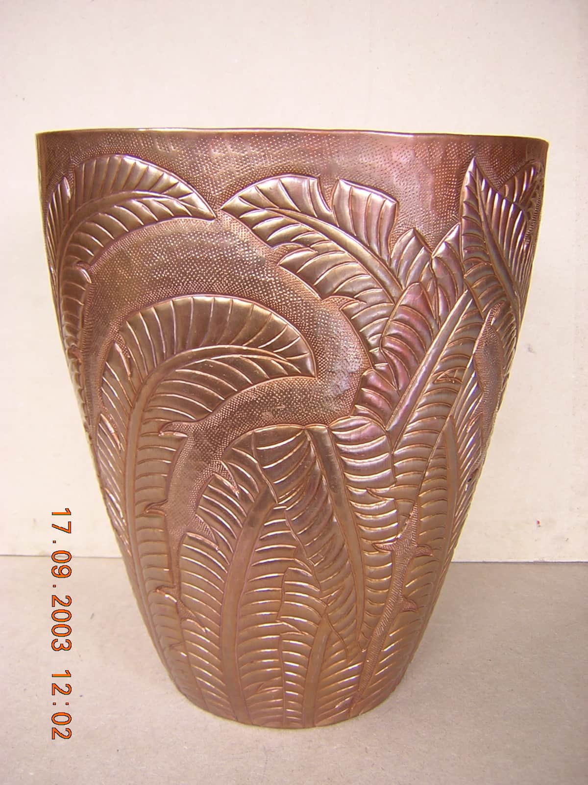 Vas Antik Motif Daun