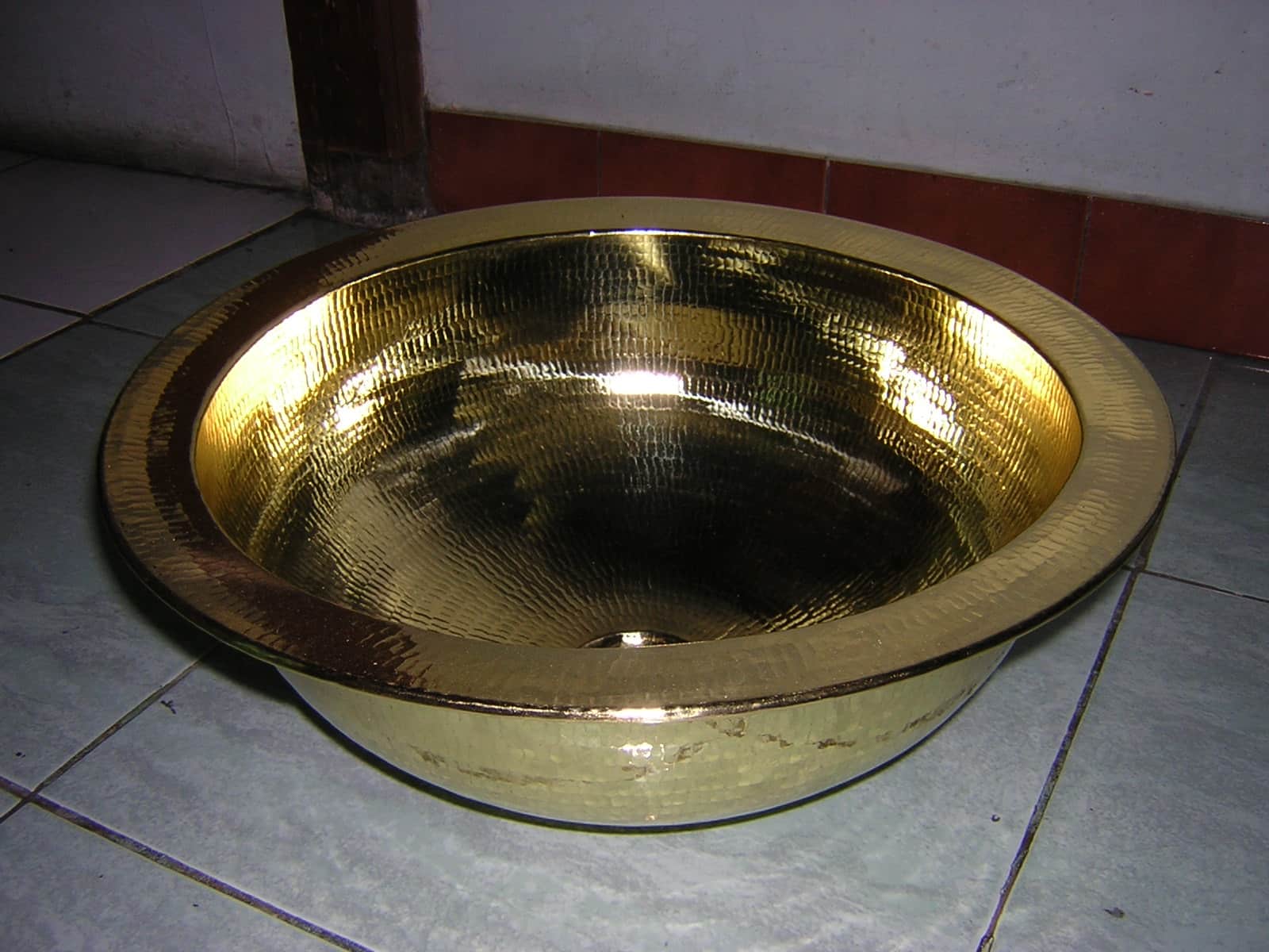 Wastafel Tembaga Emas Cacah